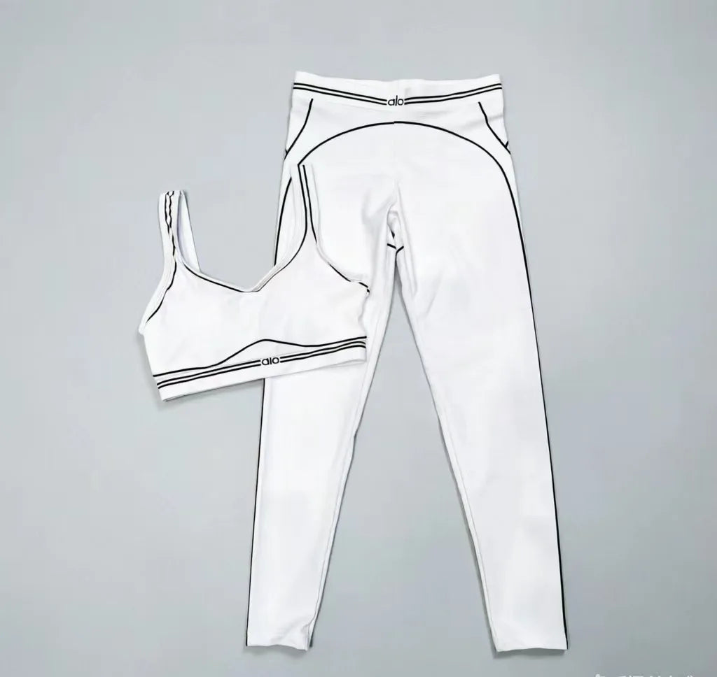 Slim Fit Workout Set With Stretch Fabric And Graphic Design