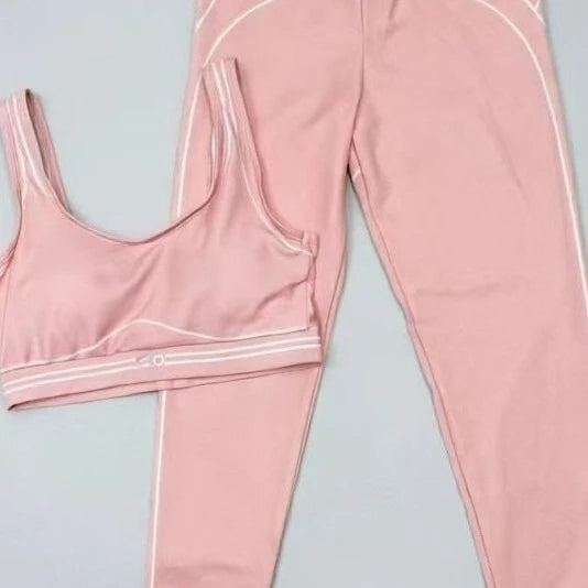 Slim Fit Workout Set With Stretch Fabric And Graphic Design