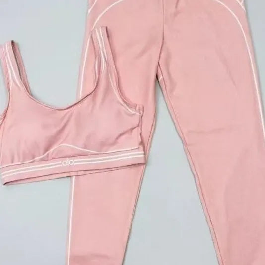Slim Fit Workout Set With Stretch Fabric And Graphic Design